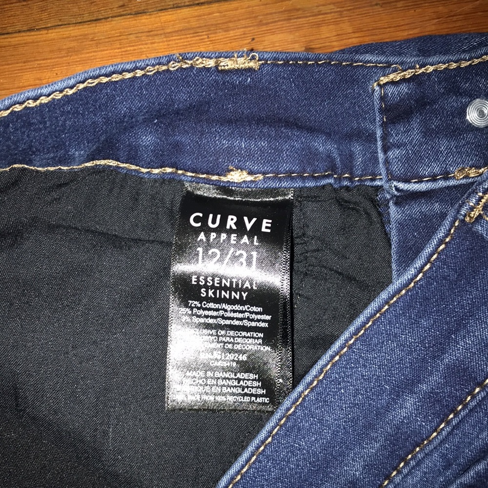 Curve - Picture 3 of 3